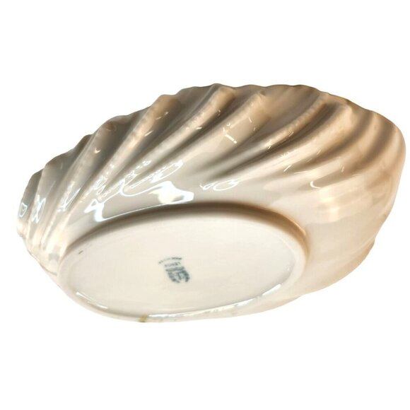 Lenox USA Ancanthus Leaf/Shell Bowl - Picture 5 of 10